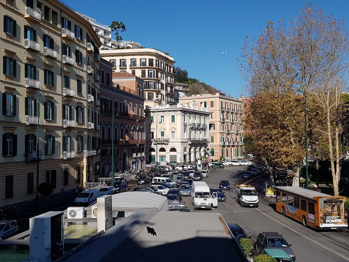 Napoli Lungomare Caracciolo Mon Amour Exteriör bild