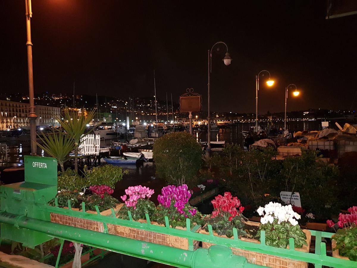 Napoli Lungomare Caracciolo Mon Amour Exteriör bild