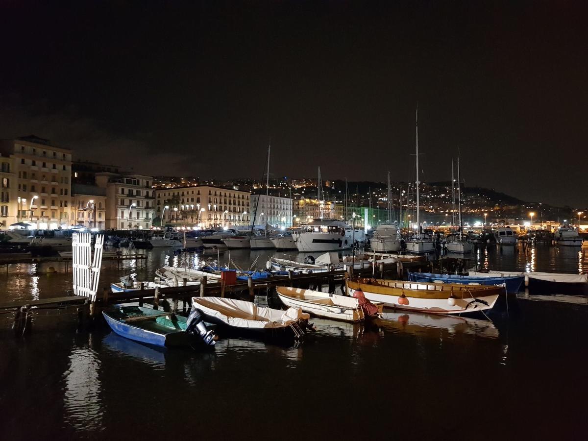 Napoli Lungomare Caracciolo Mon Amour Exteriör bild