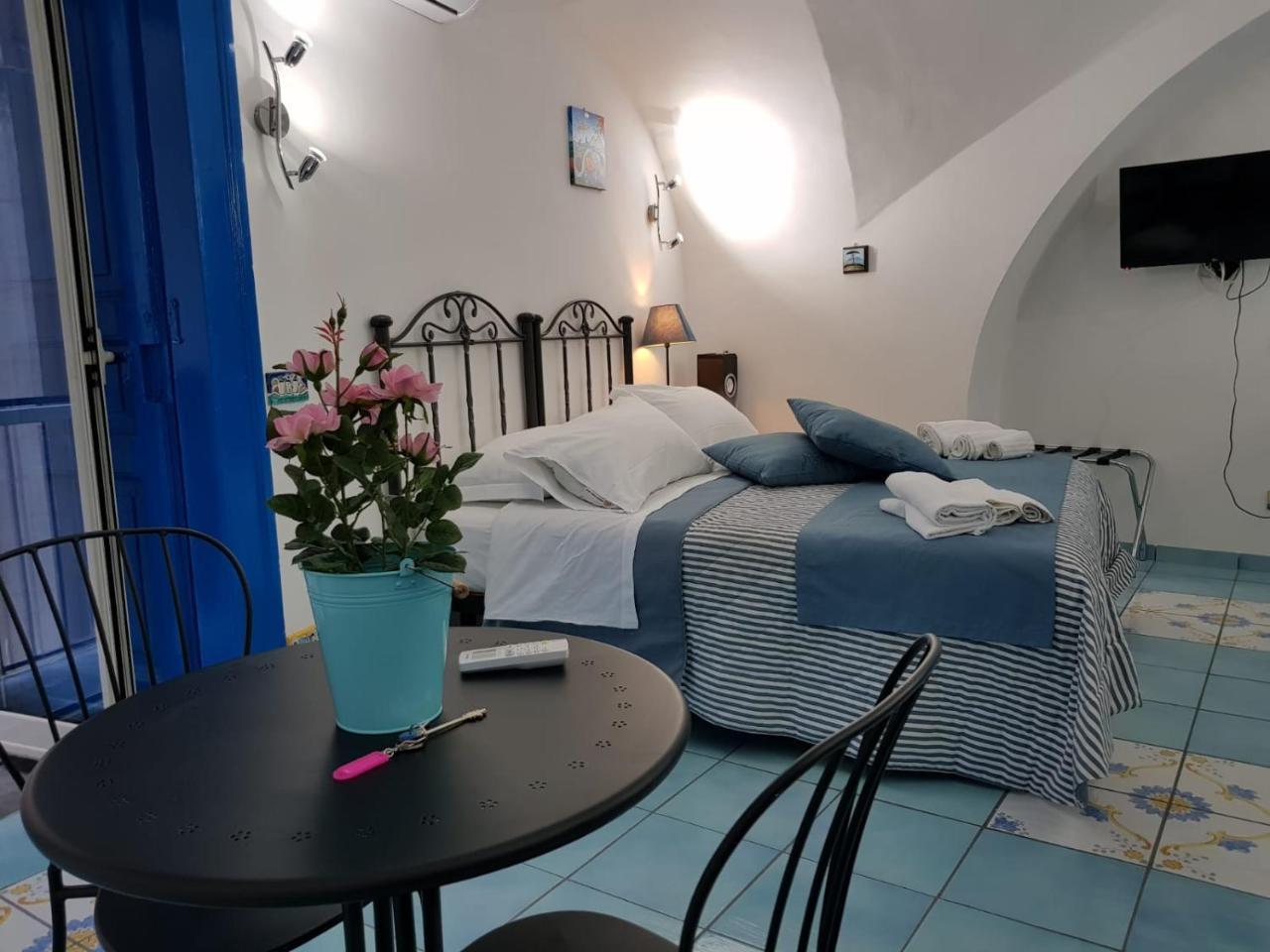 Napoli Lungomare Caracciolo Mon Amour Exteriör bild