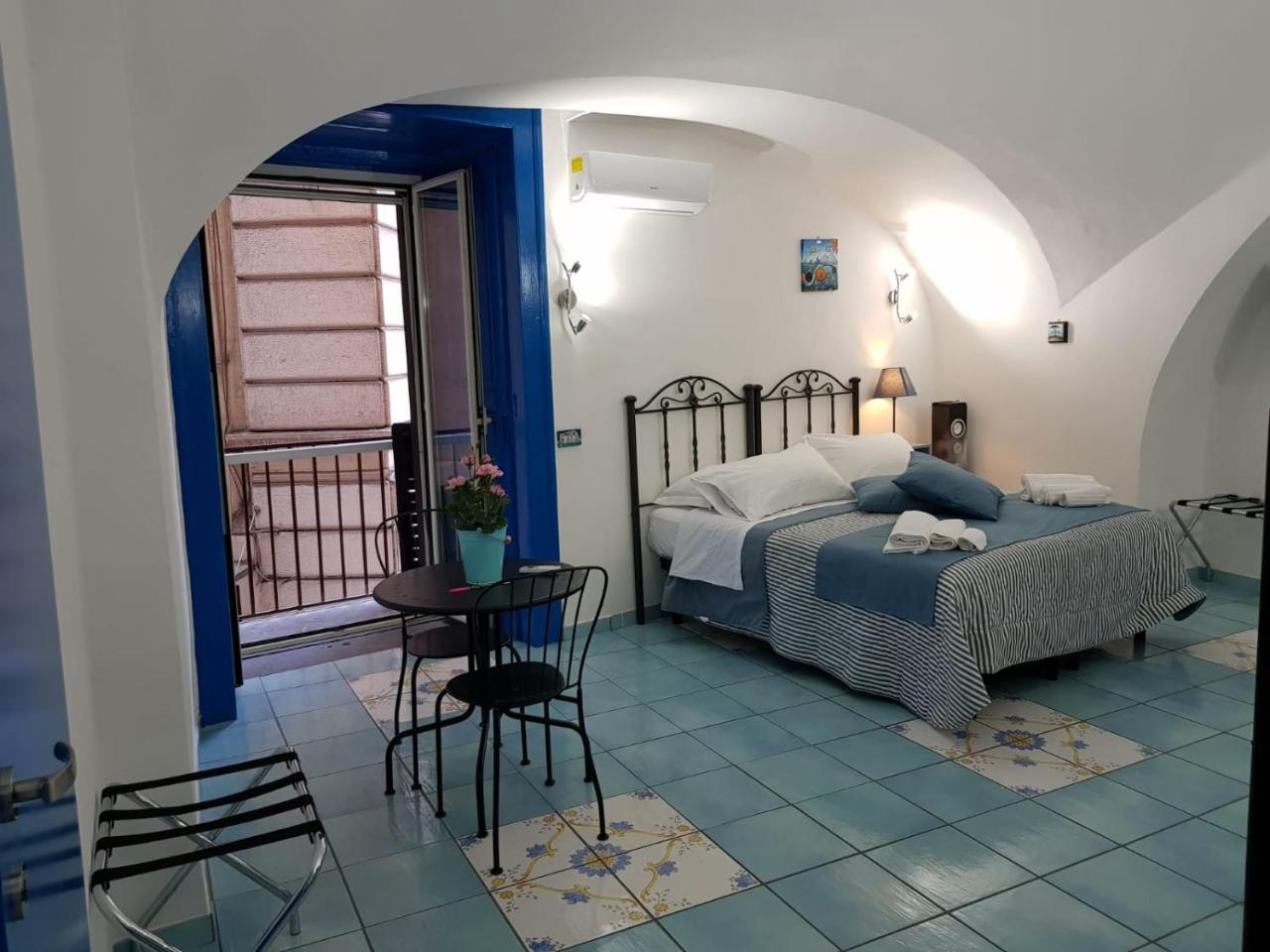 Napoli Lungomare Caracciolo Mon Amour Exteriör bild